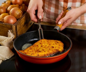 Escalopes de poulet aux oignons frits (Numéro d’article 11367)