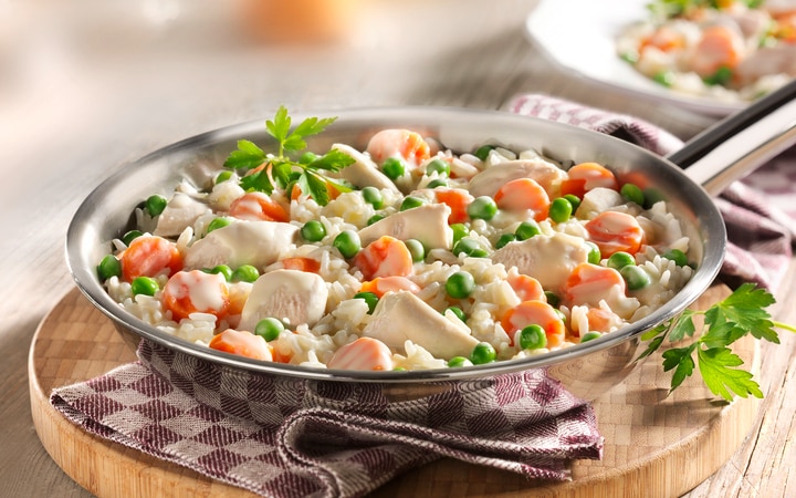 Fricassée de poulet au riz et aux légumes (Numéro d’article 01258)