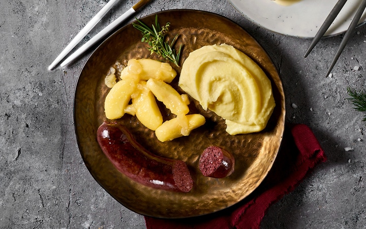 Boudin noir avec quartiers de pommes et purée de pommes de terre (Numéro d’article 12228)